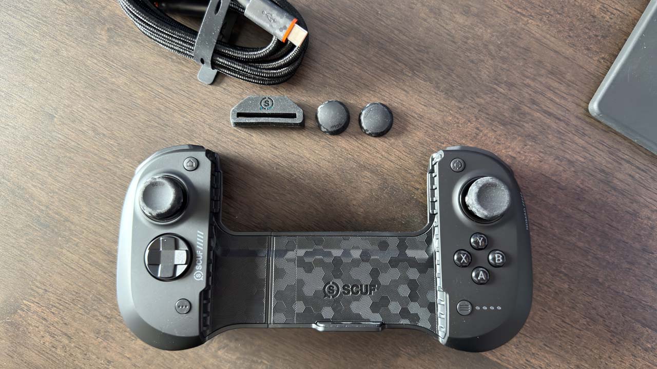 La manette Mobile iOS Scuf Nomad et ses accessoires