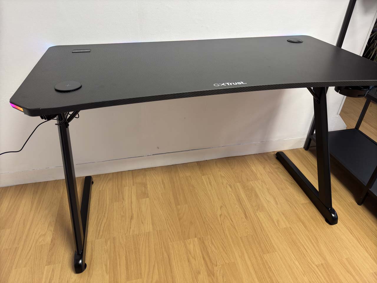 Le bureau Trust GXT 710 Luminus Pro monté